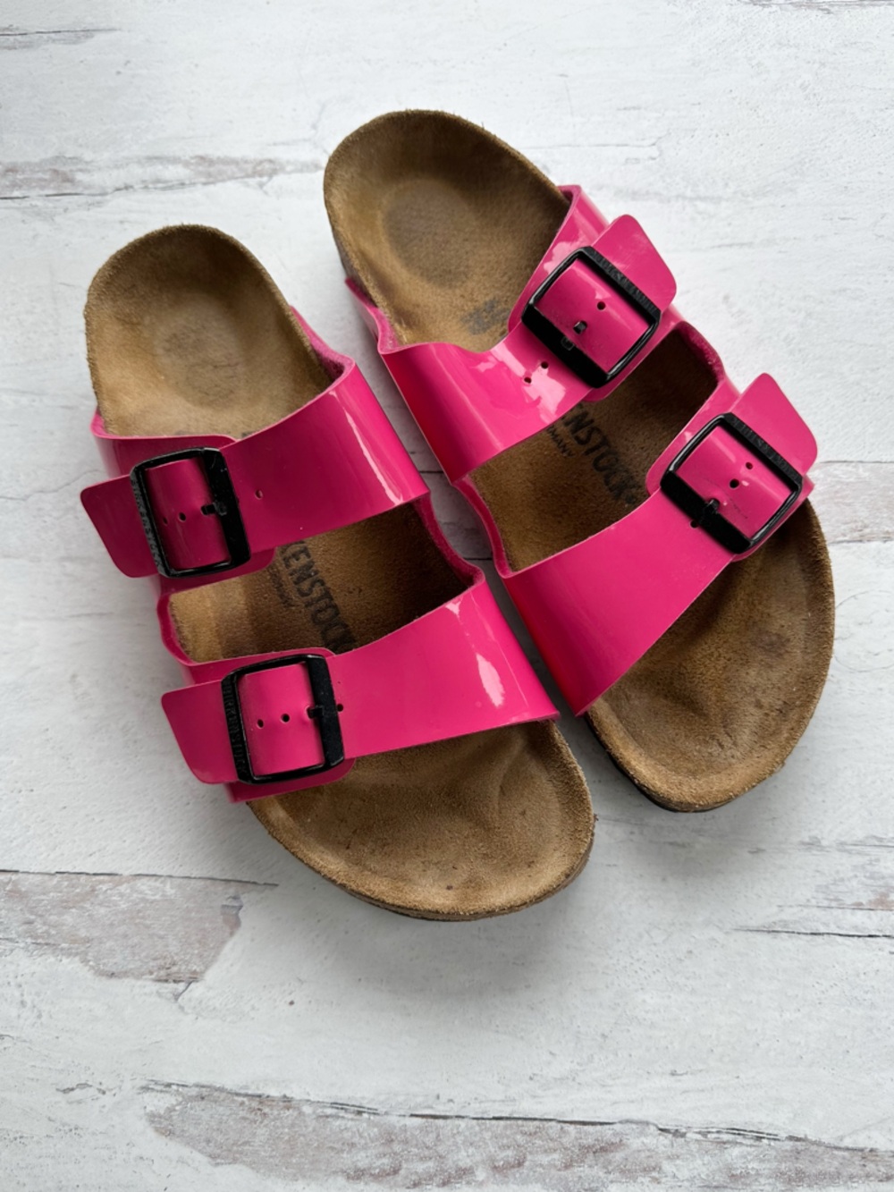 Birkenstock • Arizona Patent Pink Sandals Sz 40 - Picture 8 of 11